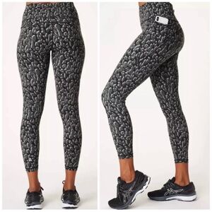 Sweaty Betty 7/8 workout leggings size small